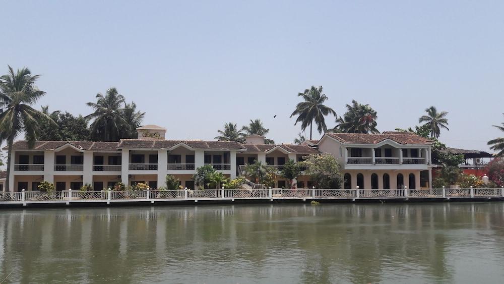 Hotel Riverside Бага Екстериор снимка