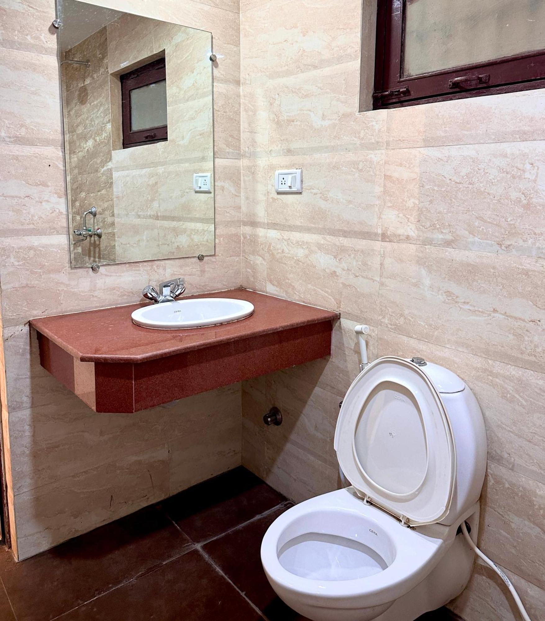 Hotel Riverside Бага Стая снимка