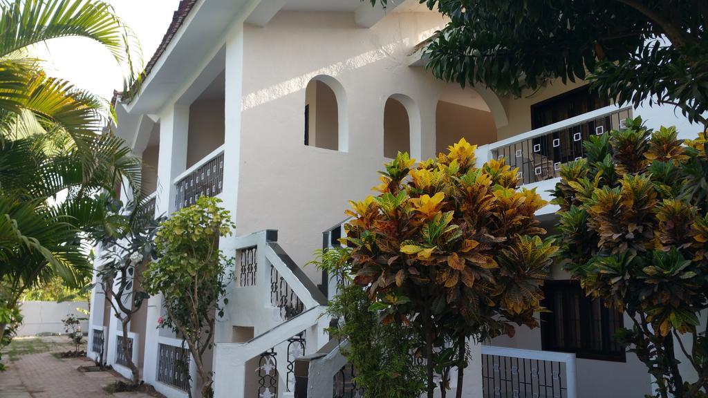 Hotel Riverside Бага Екстериор снимка