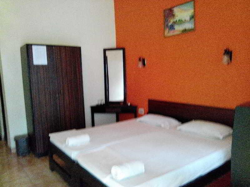 Hotel Riverside Бага Екстериор снимка